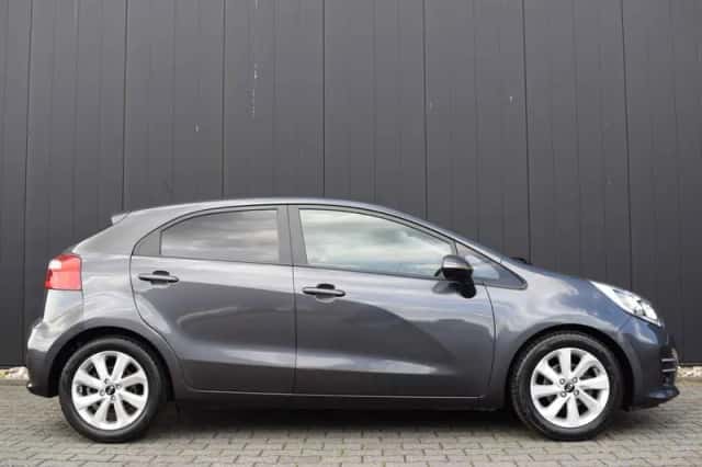 Kia Rio (2016) thumbnail 4