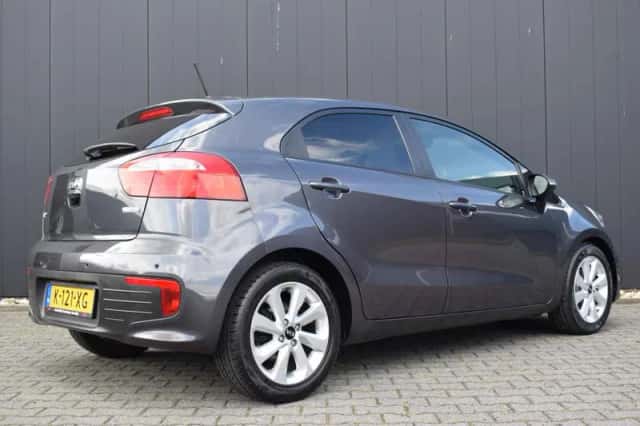 Kia Rio (2016) thumbnail 5