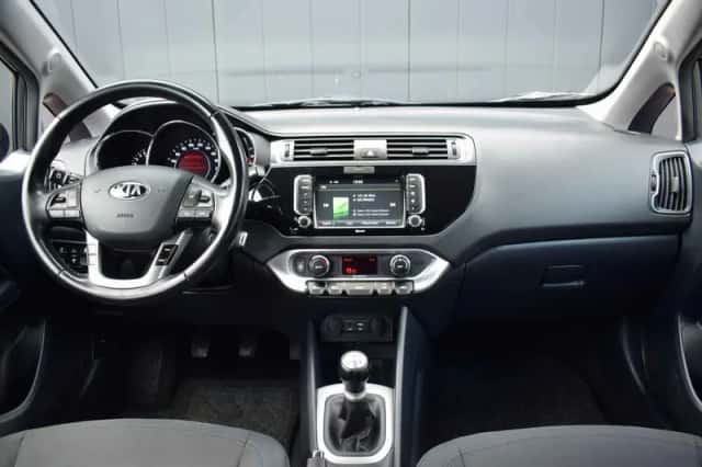 Kia Rio (2016) thumbnail 6