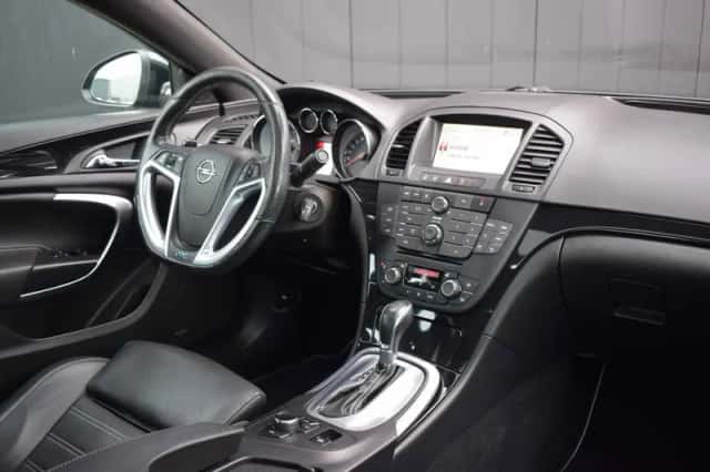 Opel Insignia (2012) thumbnail 2