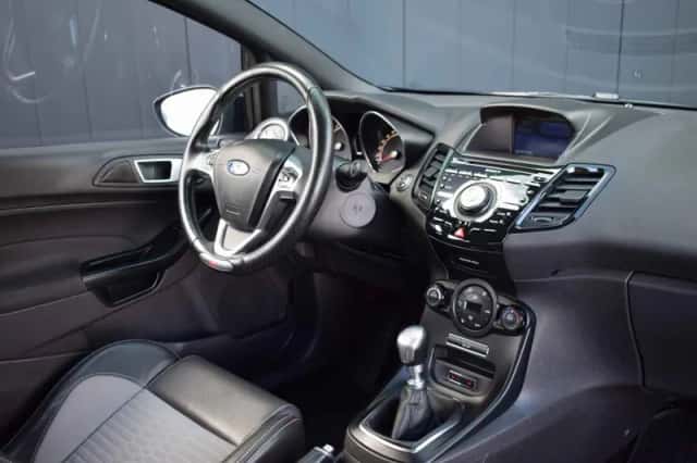 Ford Fiesta (2016) thumbnail 2