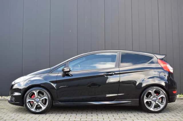 Ford Fiesta (2016) thumbnail 3