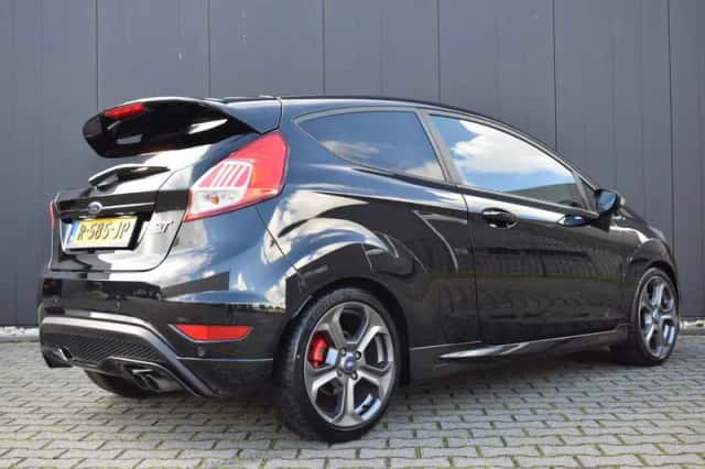 Ford Fiesta (2016) thumbnail 5