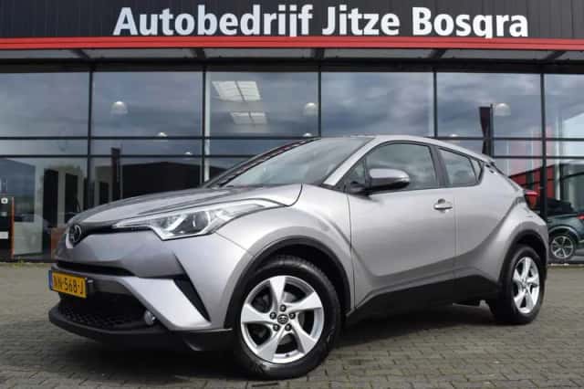 Toyota C-HR (2017) thumbnail 1