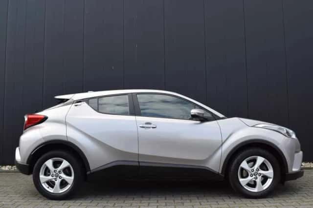 Toyota C-HR (2017) thumbnail 4