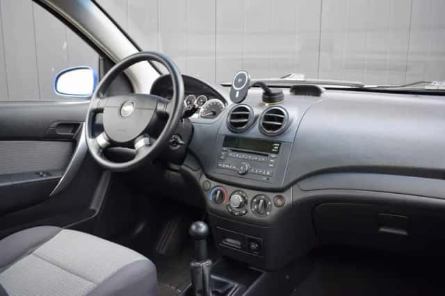 Chevrolet Aveo (2009) thumbnail 2