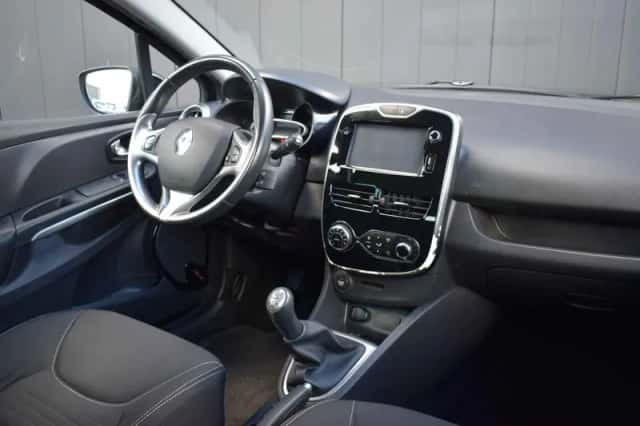 Renault Clio (2015) thumbnail 2