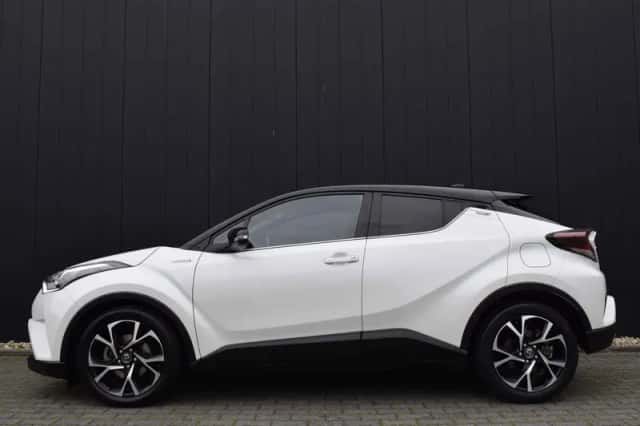 Toyota C-HR (2019) thumbnail 3