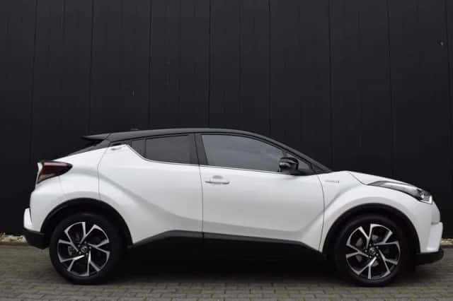 Toyota C-HR (2019) thumbnail 4
