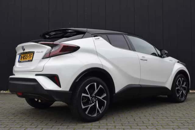 Toyota C-HR (2019) thumbnail 5