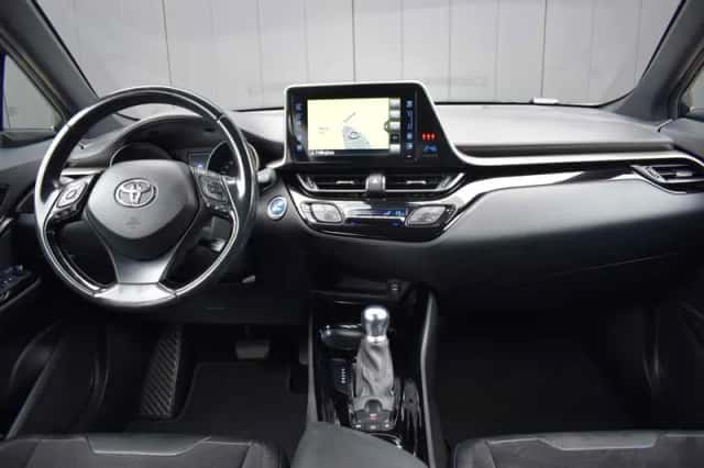 Toyota C-HR (2019) thumbnail 6