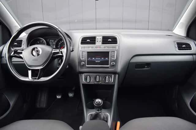 Volkswagen Polo (2015) thumbnail 6