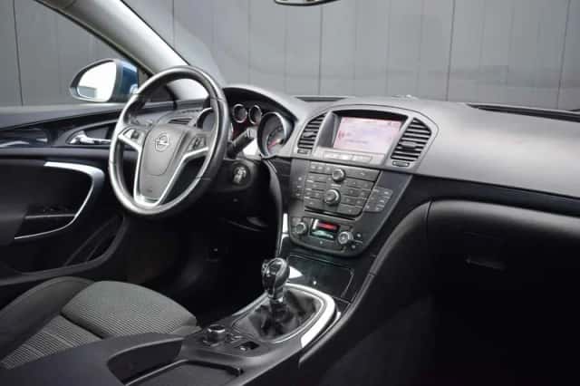 Opel Insignia (2011) thumbnail 2