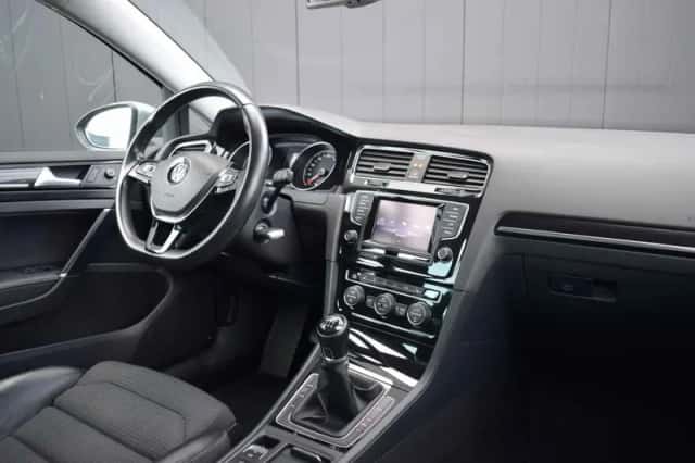 Volkswagen Golf (2014) thumbnail 2