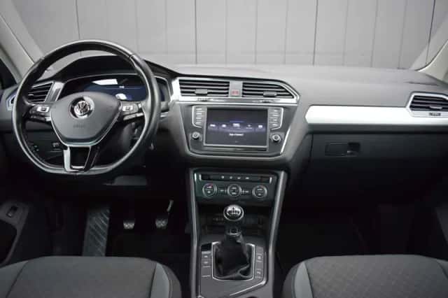 Volkswagen Tiguan (2016) thumbnail 6