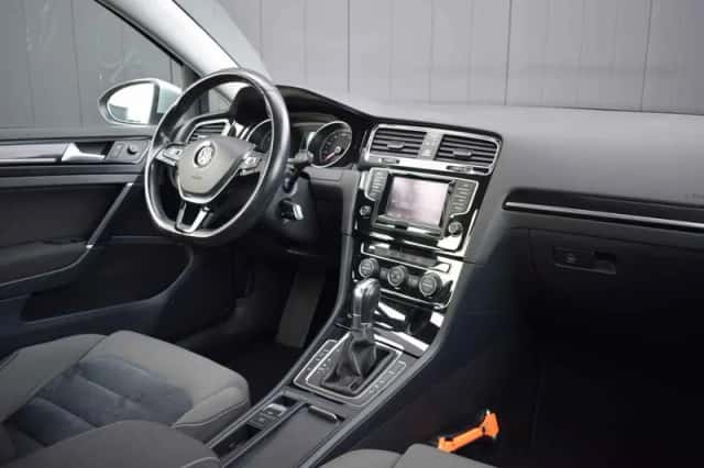 Volkswagen Golf (2013) thumbnail 2