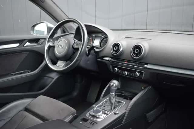 Audi A3 (2015) thumbnail 2