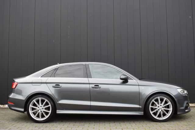 Audi A3 (2015) thumbnail 4