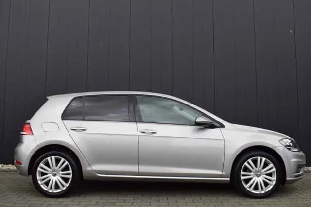 Volkswagen Golf (2017) thumbnail 4