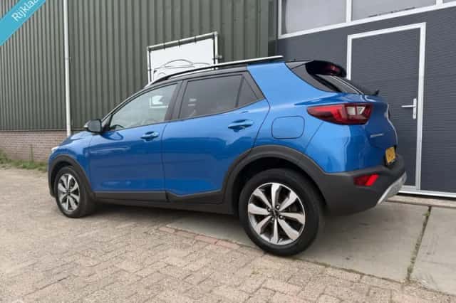 Kia Stonic (2021) thumbnail 3