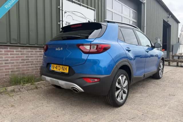 Kia Stonic (2021) thumbnail 5