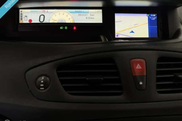 Renault Scénic (2010) thumbnail 4