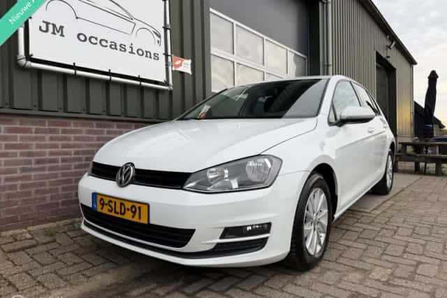 Volkswagen Golf (2013) thumbnail 2
