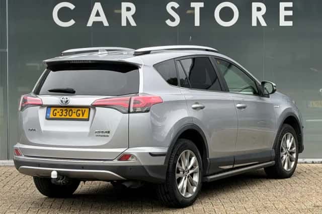 Toyota RAV4 (2017) thumbnail 3