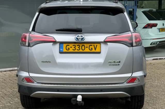Toyota RAV4 (2017) thumbnail 5
