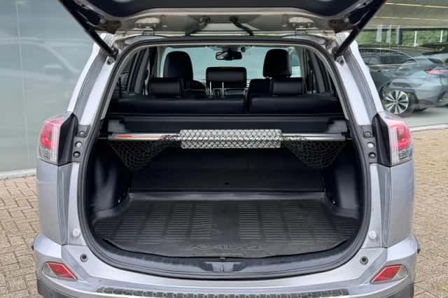 Toyota RAV4 (2017) thumbnail 6