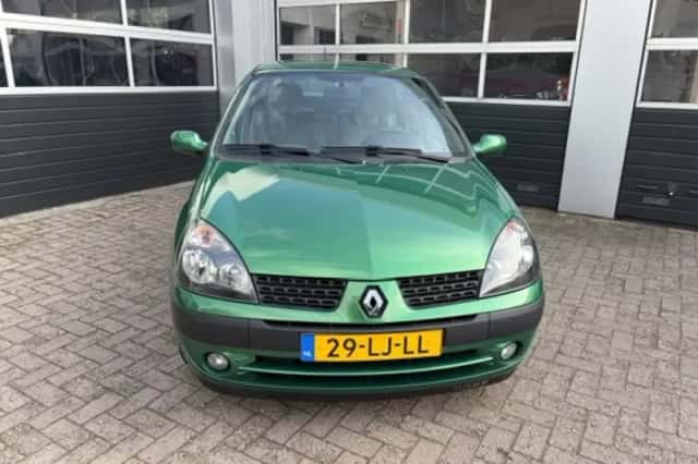 Renault Clio (2003) thumbnail 2