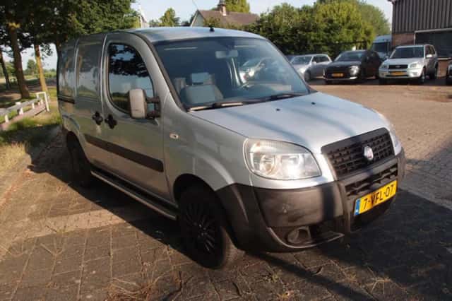 Fiat Doblò (2009) thumbnail 2