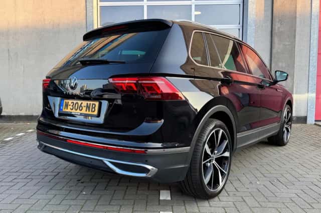 Volkswagen Tiguan (2021) thumbnail 2