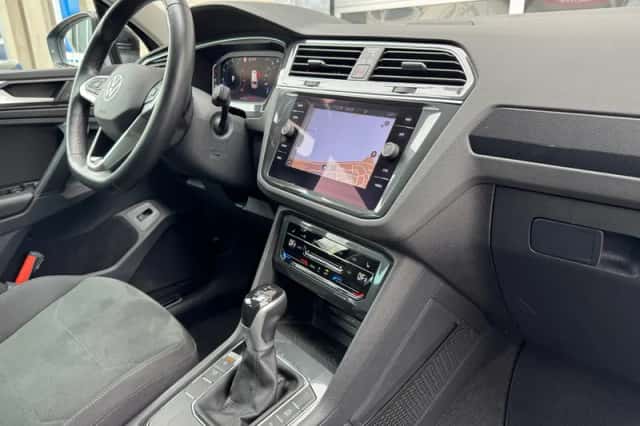 Volkswagen Tiguan (2021) thumbnail 3