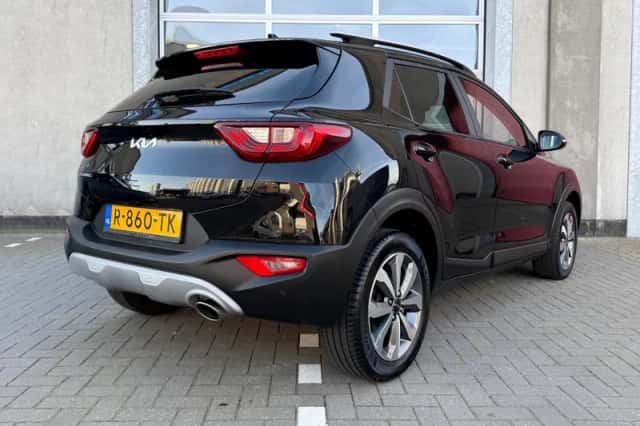 Kia Stonic (2022) thumbnail 2