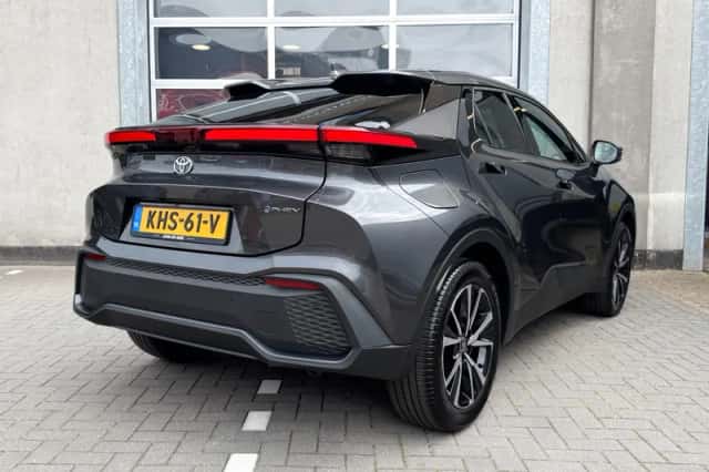 Toyota C-HR (2026) thumbnail 2