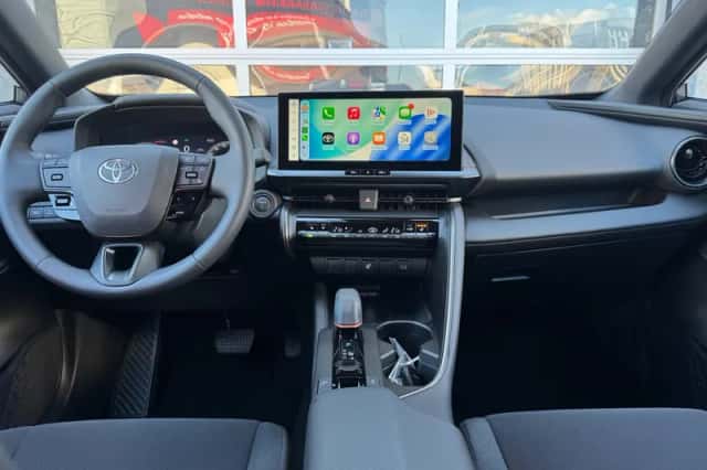 Toyota C-HR (2026) thumbnail 3