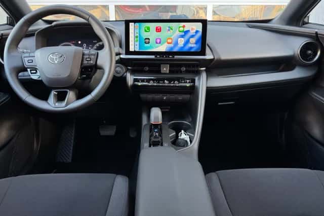 Toyota C-HR (2026) thumbnail 3