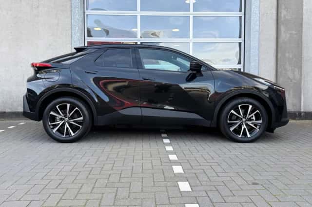 Toyota C-HR (2026) thumbnail 6