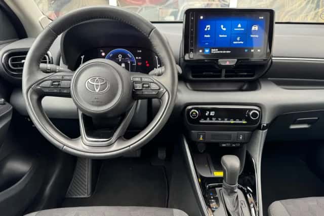 Toyota Yaris (2025) thumbnail 3