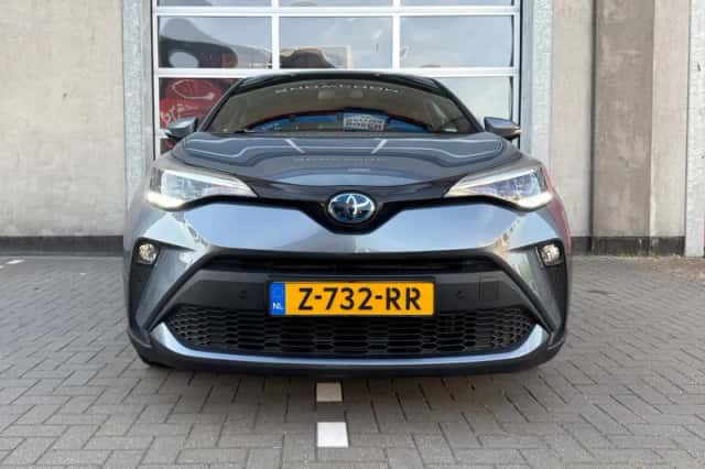 Toyota C-HR (2023) thumbnail 4