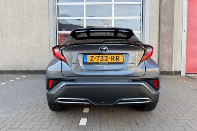 Toyota C-HR (2023) thumbnail 5