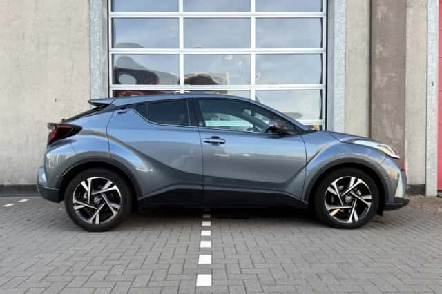 Toyota C-HR (2023) thumbnail 6