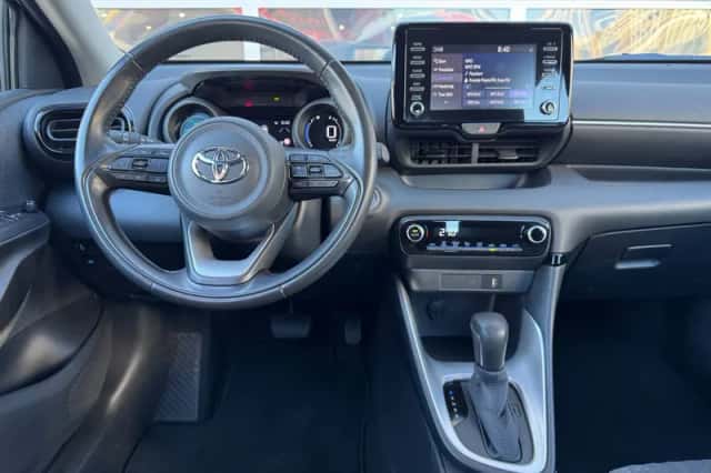 Toyota Yaris (2021) thumbnail 3