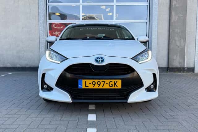 Toyota Yaris (2021) thumbnail 4