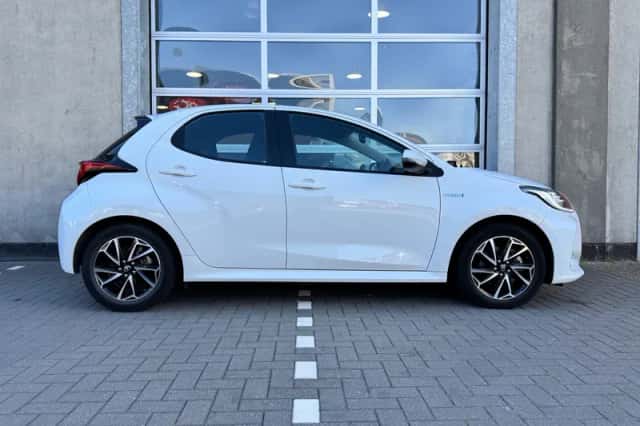 Toyota Yaris (2021) thumbnail 6