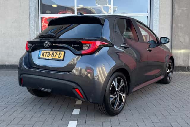 Toyota Yaris (2025) thumbnail 2