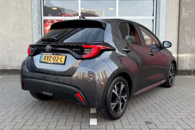 Toyota Yaris (2025) thumbnail 2
