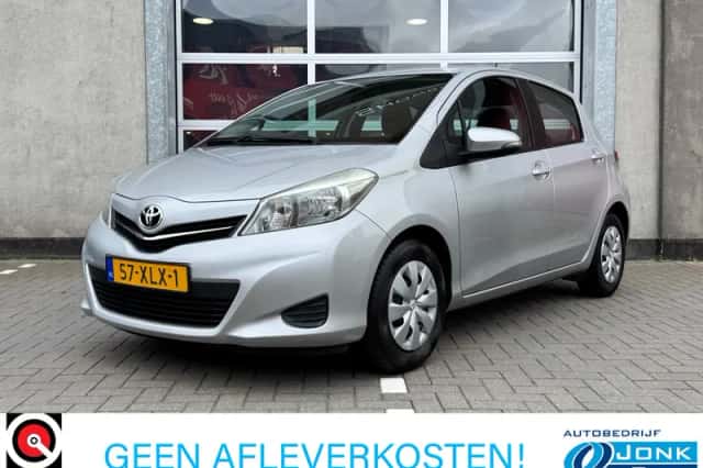 Toyota Yaris (2012) thumbnail 1