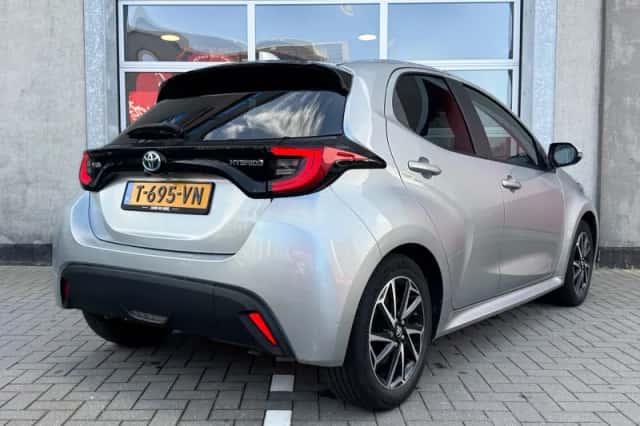 Toyota Yaris (2022) thumbnail 2